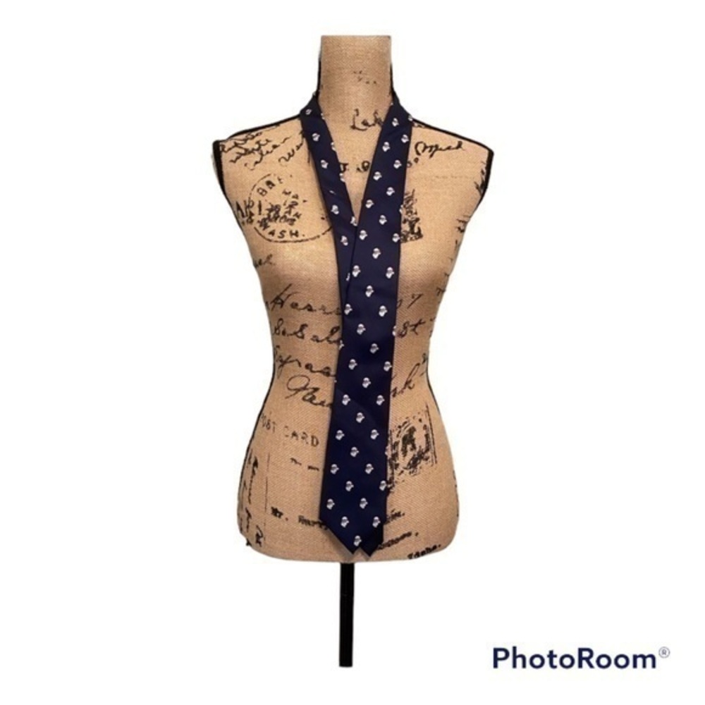 Men’s Tie Navy with Santa heads made by Hathaway 100% Silk
